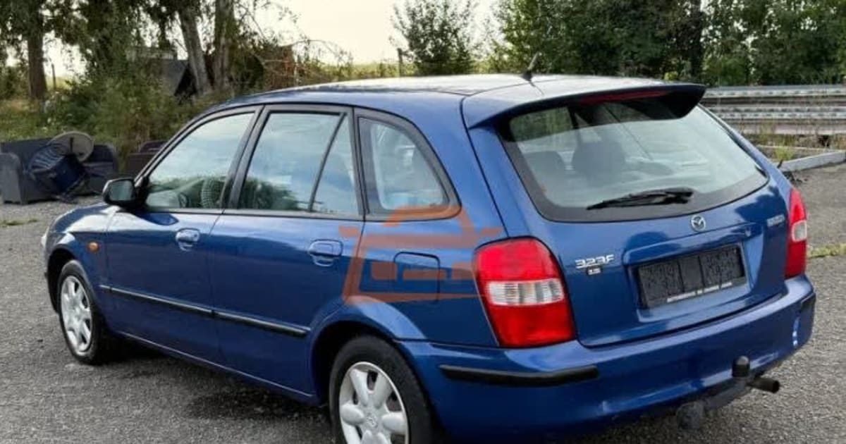 2004 Mazda 323 à Dilbeek, Belgique — photo 3/8