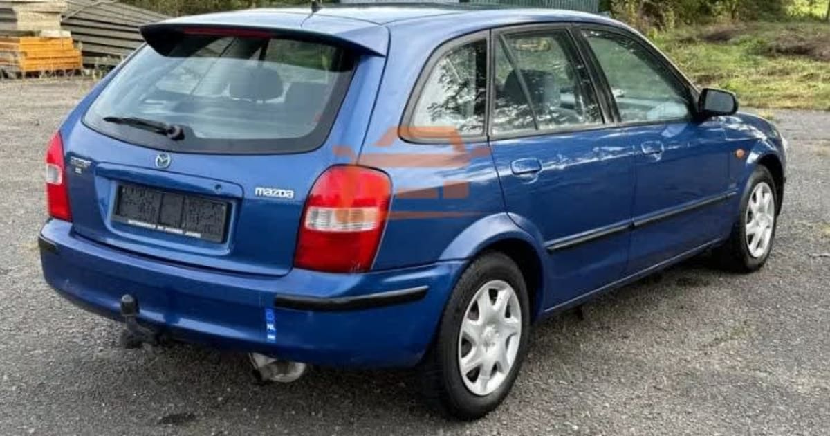 2004 Mazda 323 à Dilbeek, Belgique — photo 4/8