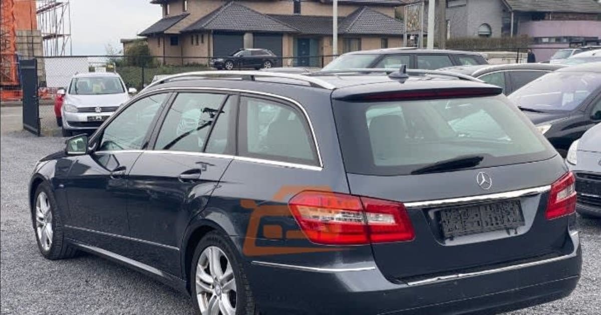 2010 Mercedes-Benz E-Klasse à Dilbeek, Belgique — photo 3/7