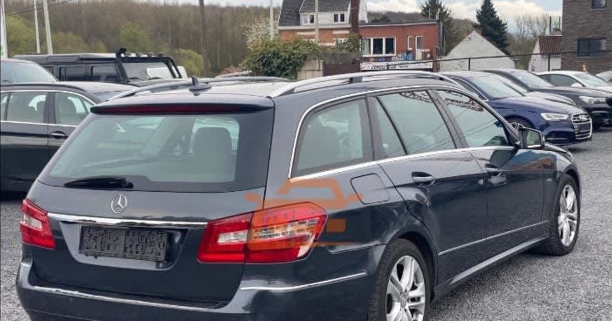 2010 Mercedes-Benz E-Klasse à Dilbeek, Belgique — photo 4/7