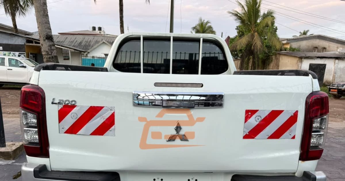 2022 Mitsubishi L200 à Douala — photo 2/7