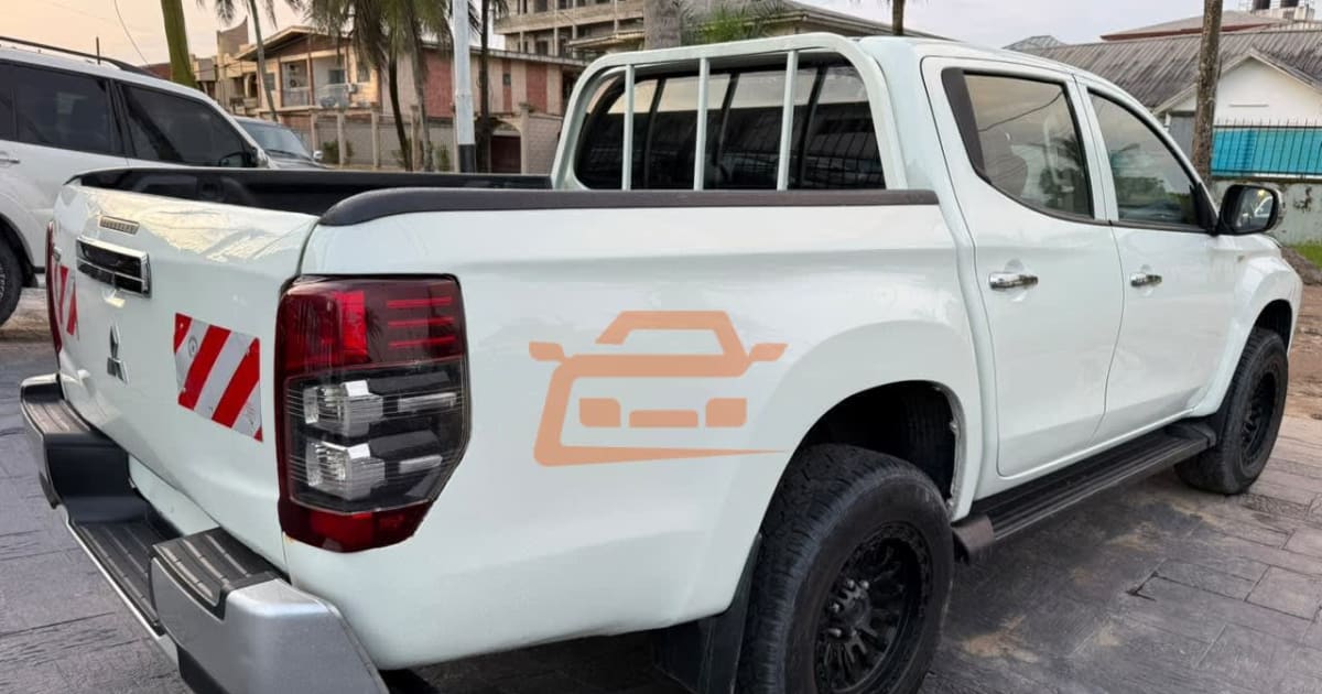 2022 Mitsubishi L200 à Douala — photo 4/7