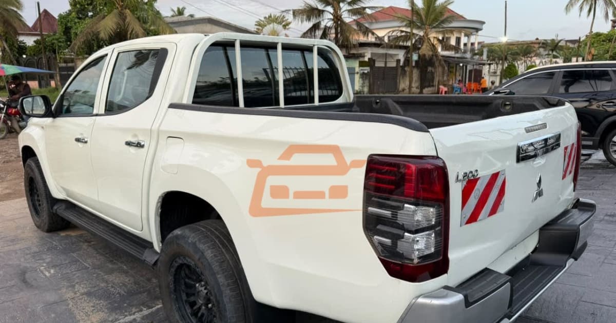 2022 Mitsubishi L200 à Douala — photo 7/7