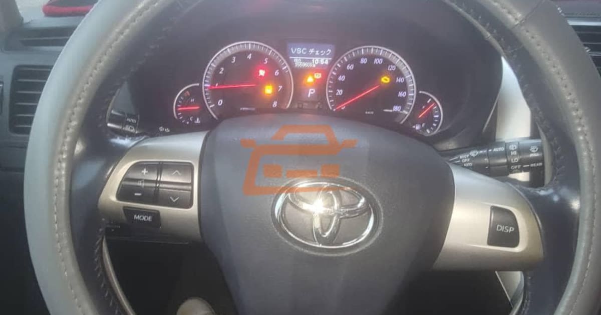 2005 Toyota Crown à Douala — photo 7/8