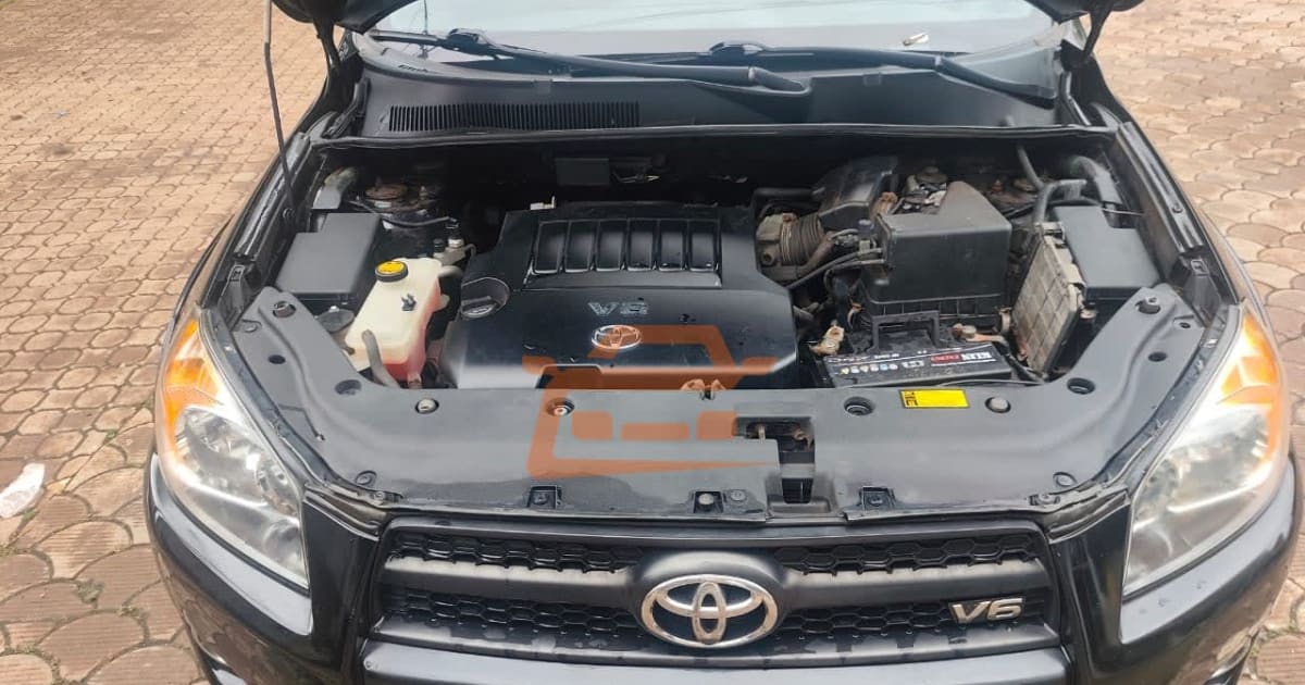 2012 Toyota RAV4 à Yaounde — photo 2/7