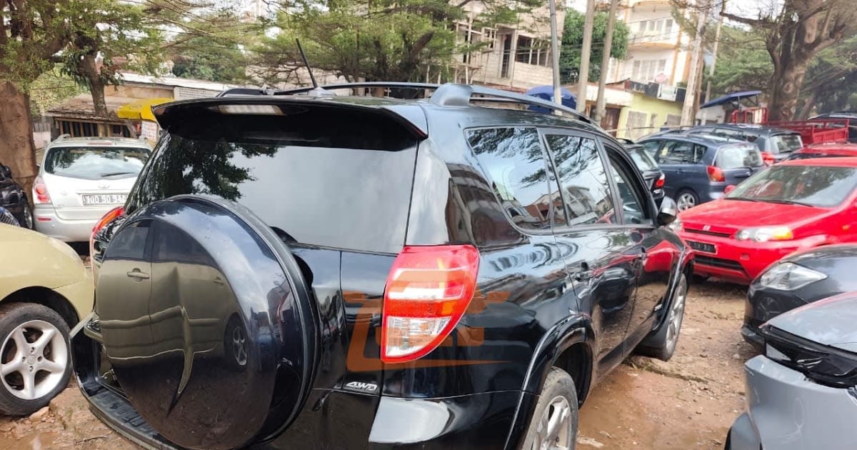 2012 Toyota RAV4 à Yaounde — photo 5/7