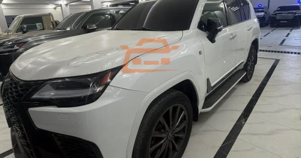 2025 Lexus Lx 600 à Douala — photo 2/5