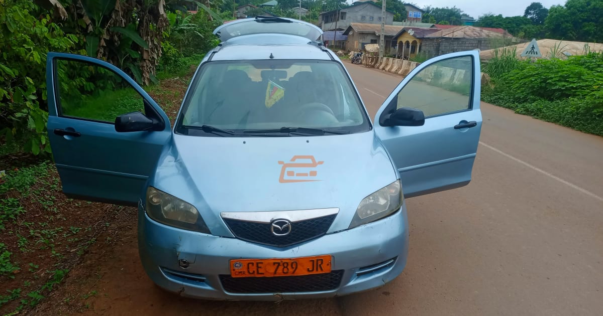 2002 Mazda Mazda 2 à Yaounde — photo 2/9
