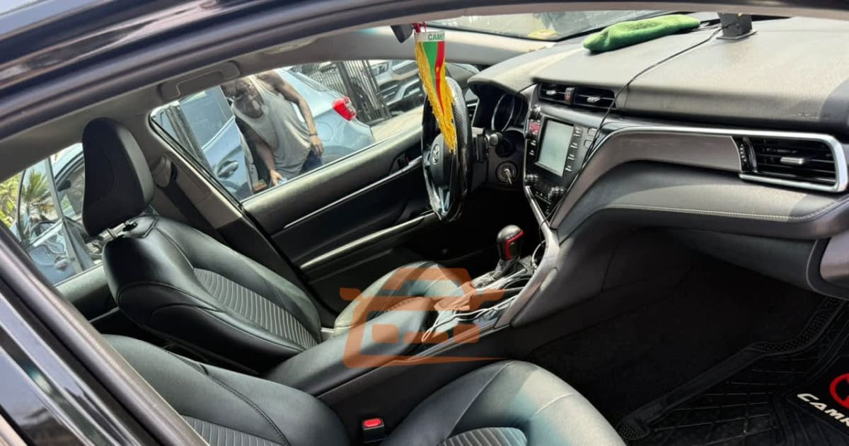 2019 Toyota Camry à Douala — photo 7/8