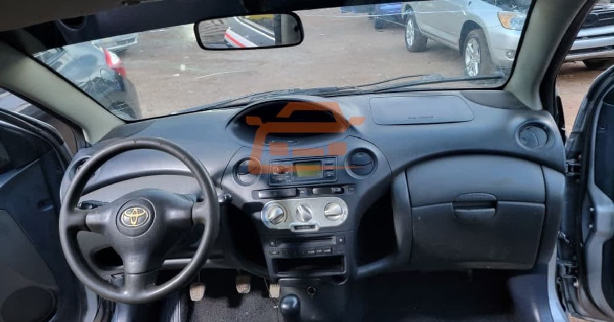 2005 Toyota Yaris à Douala — photo 6/8