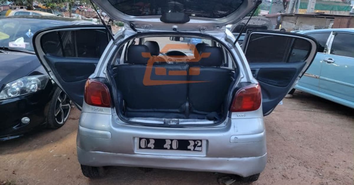 2005 Toyota Yaris à Douala — photo 8/8