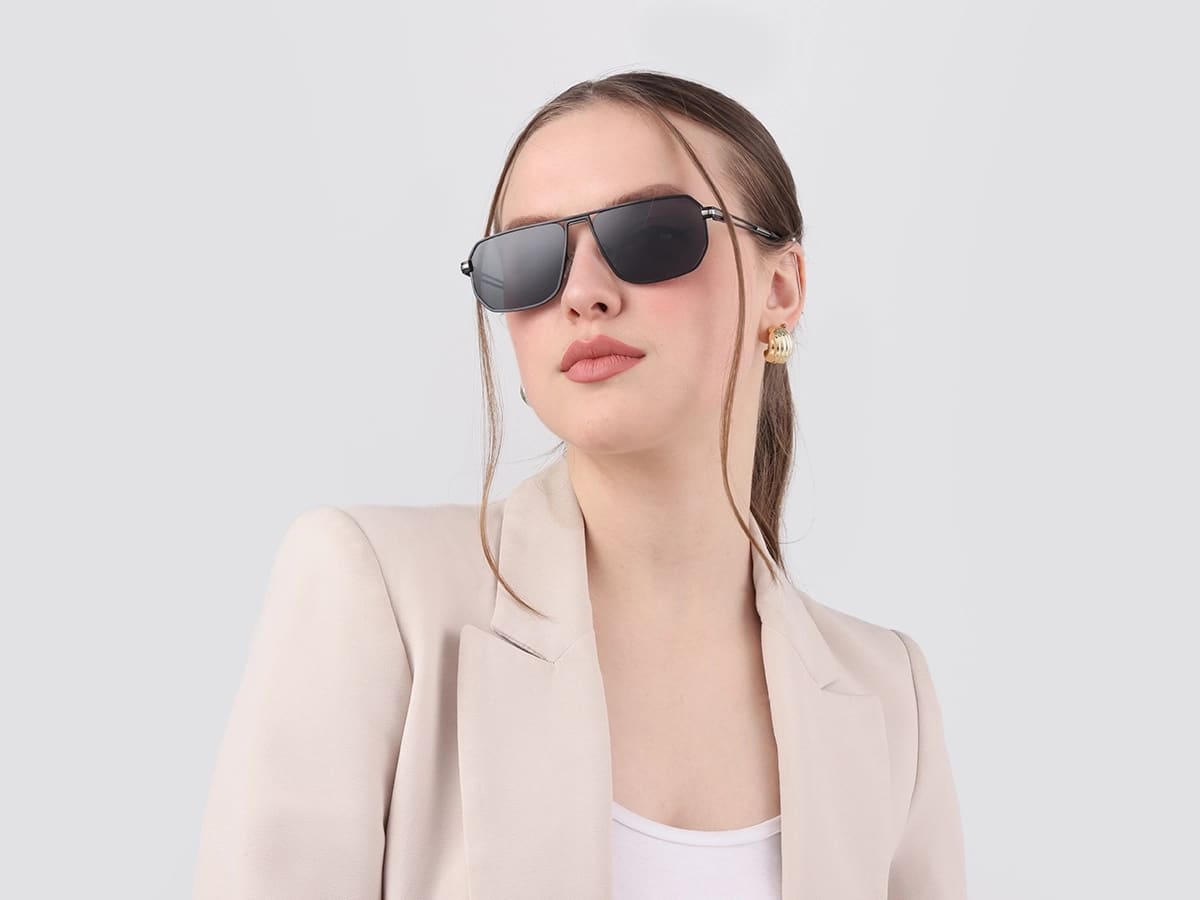 Stylish Black Metal Pilot Sunglasses-52