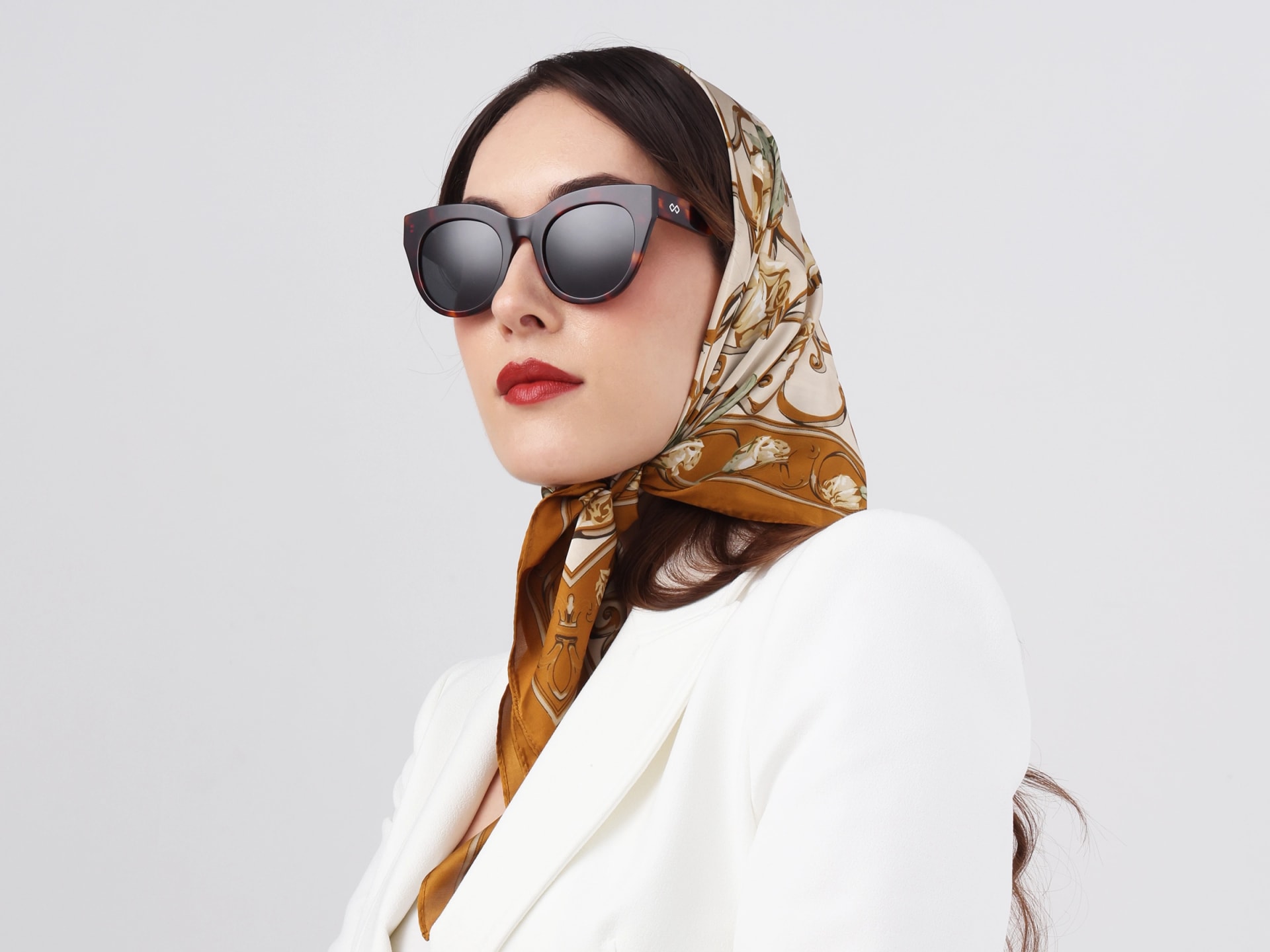 Tortoise Cat-Eye Frame With Dark Grey Tint Sunglasses-11