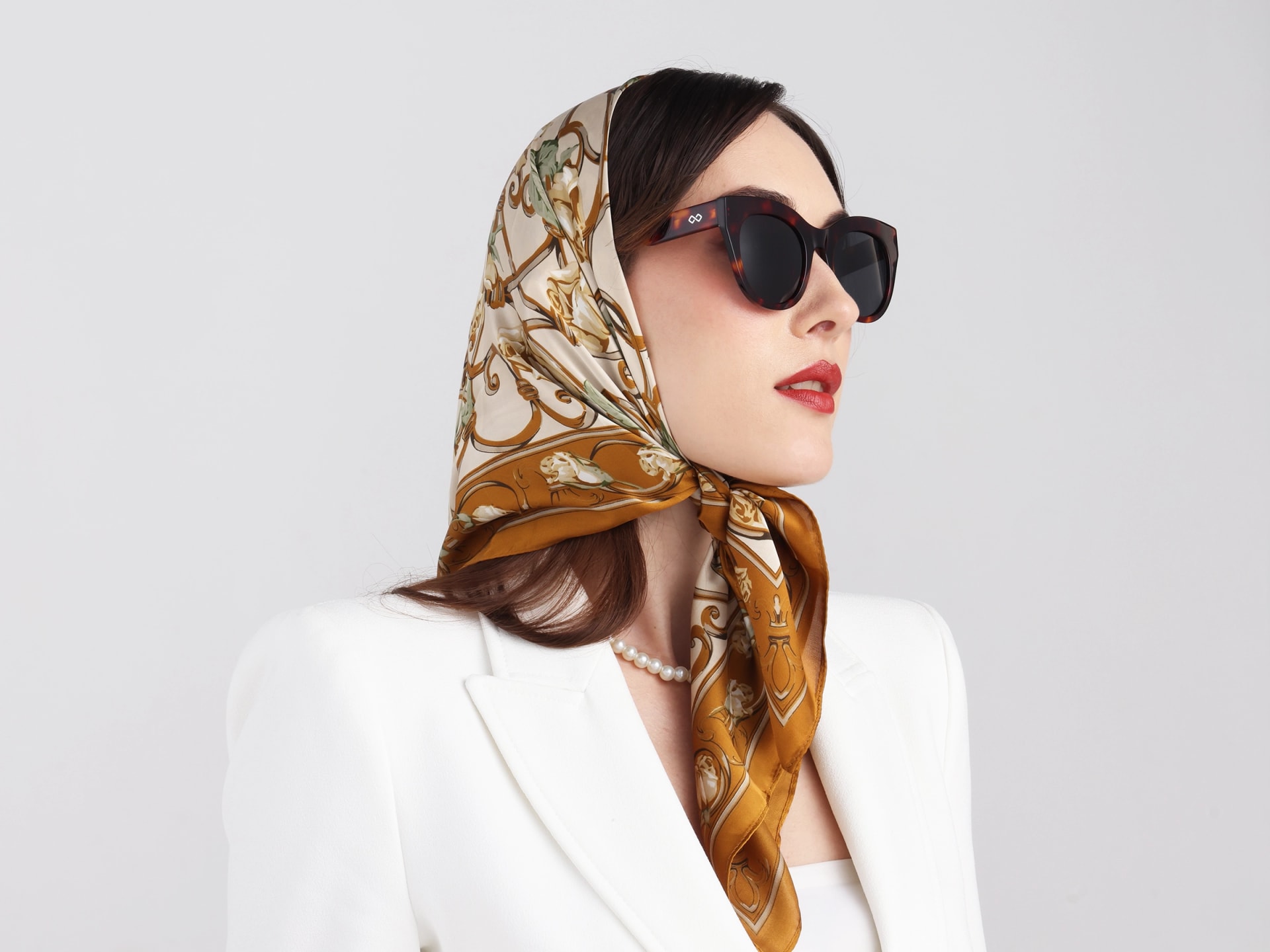 Tortoise Cat-Eye Frame With Dark Grey Tint Sunglasses-12