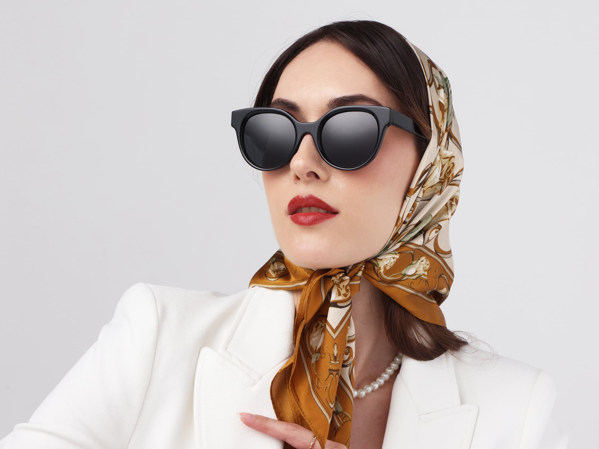 Black Round Frame With Dark Grey Tint Sunglasses