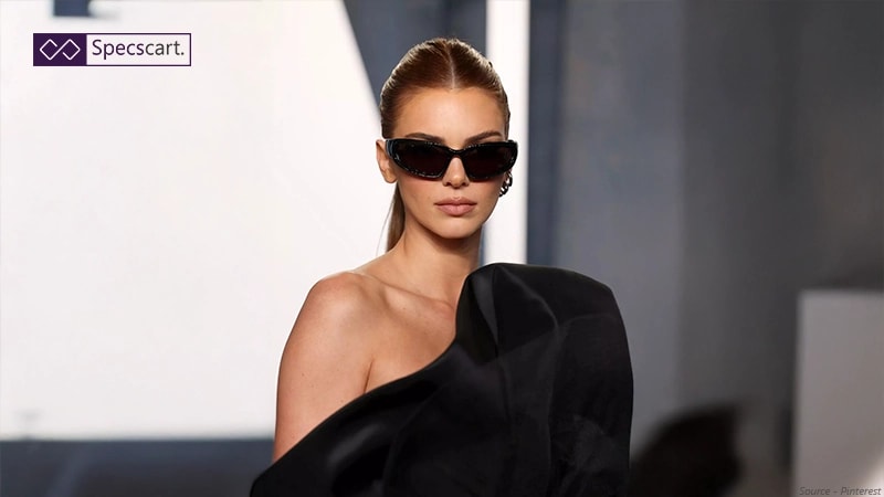 Kendall Jenner is Spicing up the Eyeglasses Game