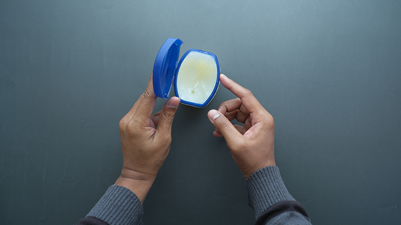 How to remove eye makeup with Vaseline