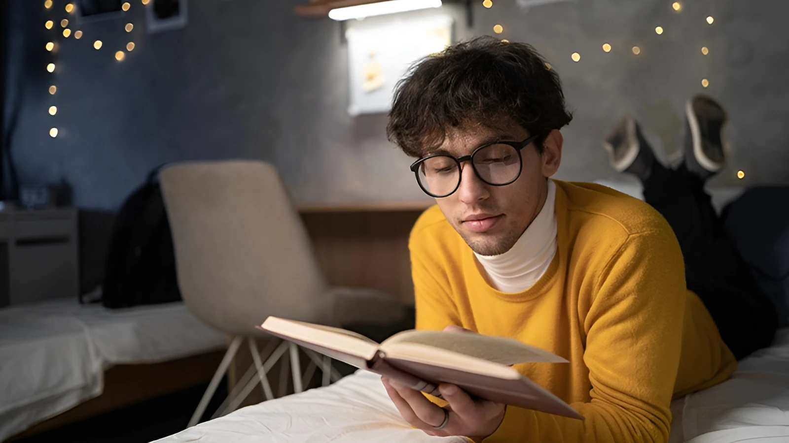Tips and Tricks to Avoid Eye Strain Caused by Reading in the Dark
