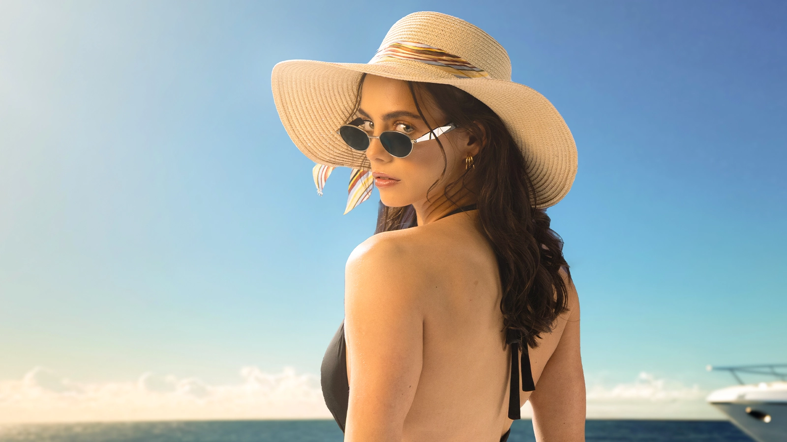 Women Wearing Sunglasses With Round Hat