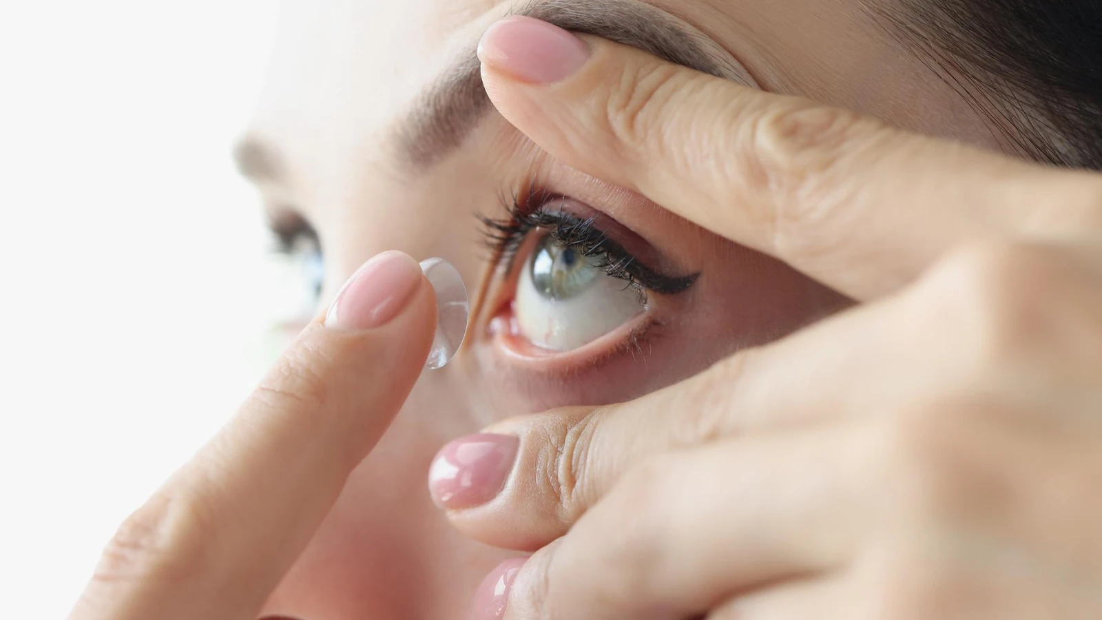 Hold one of your eyes open