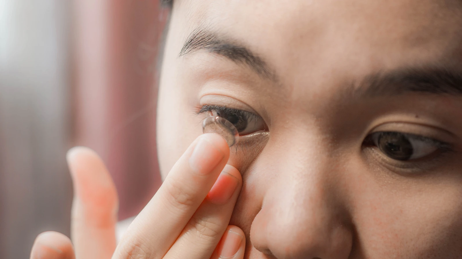 Placing the lens in your eye
