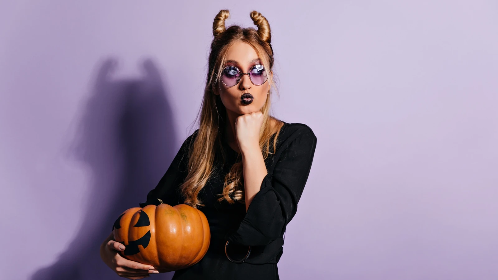 The ‘wacky witch’ Halloween eye makeup