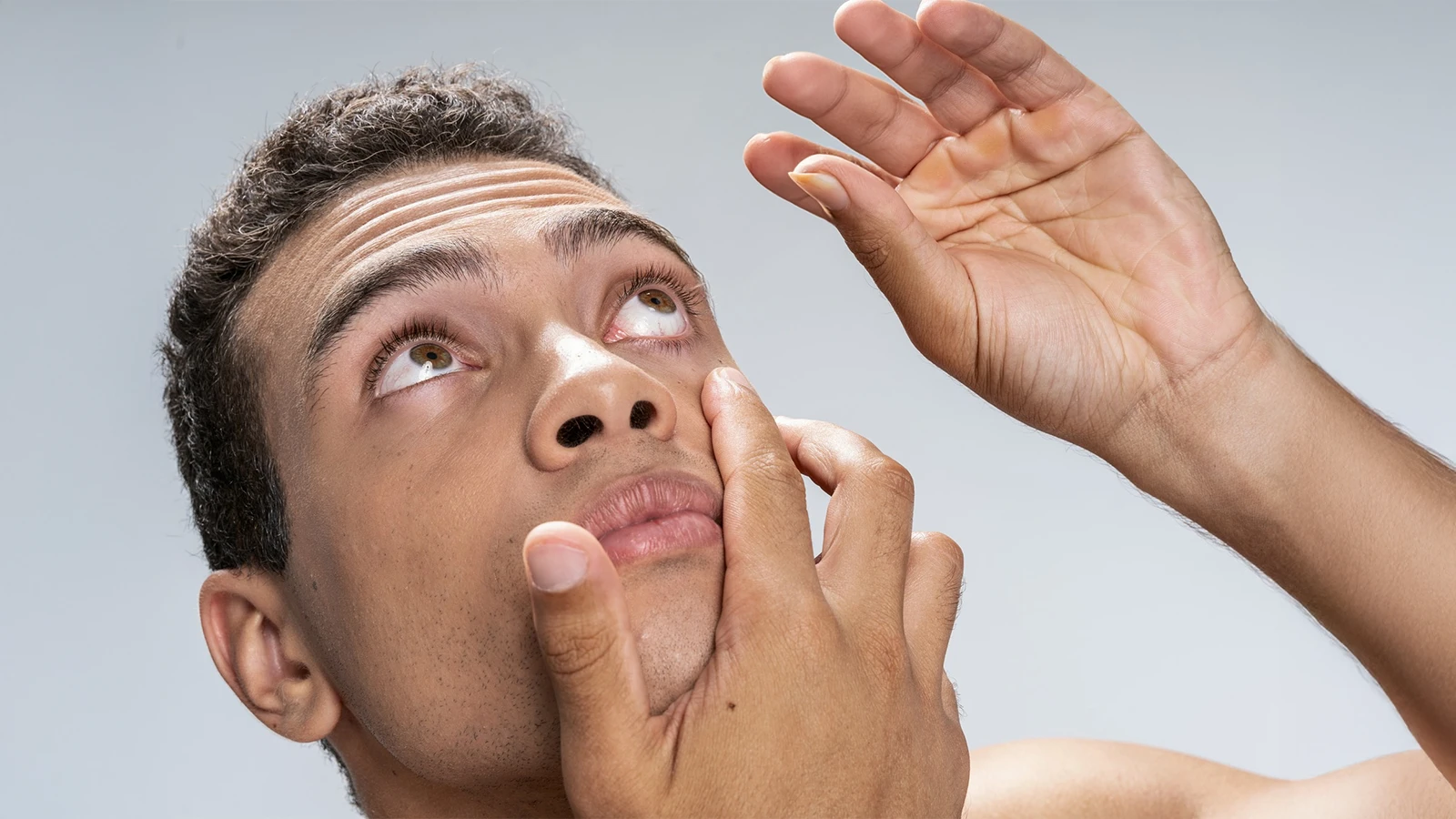 How to Remove a Foreign Object From the Eye at Home