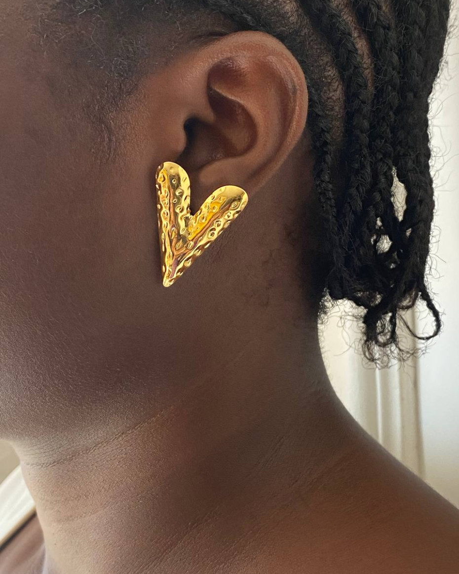 TEXTURED V EARRING, photo 2
