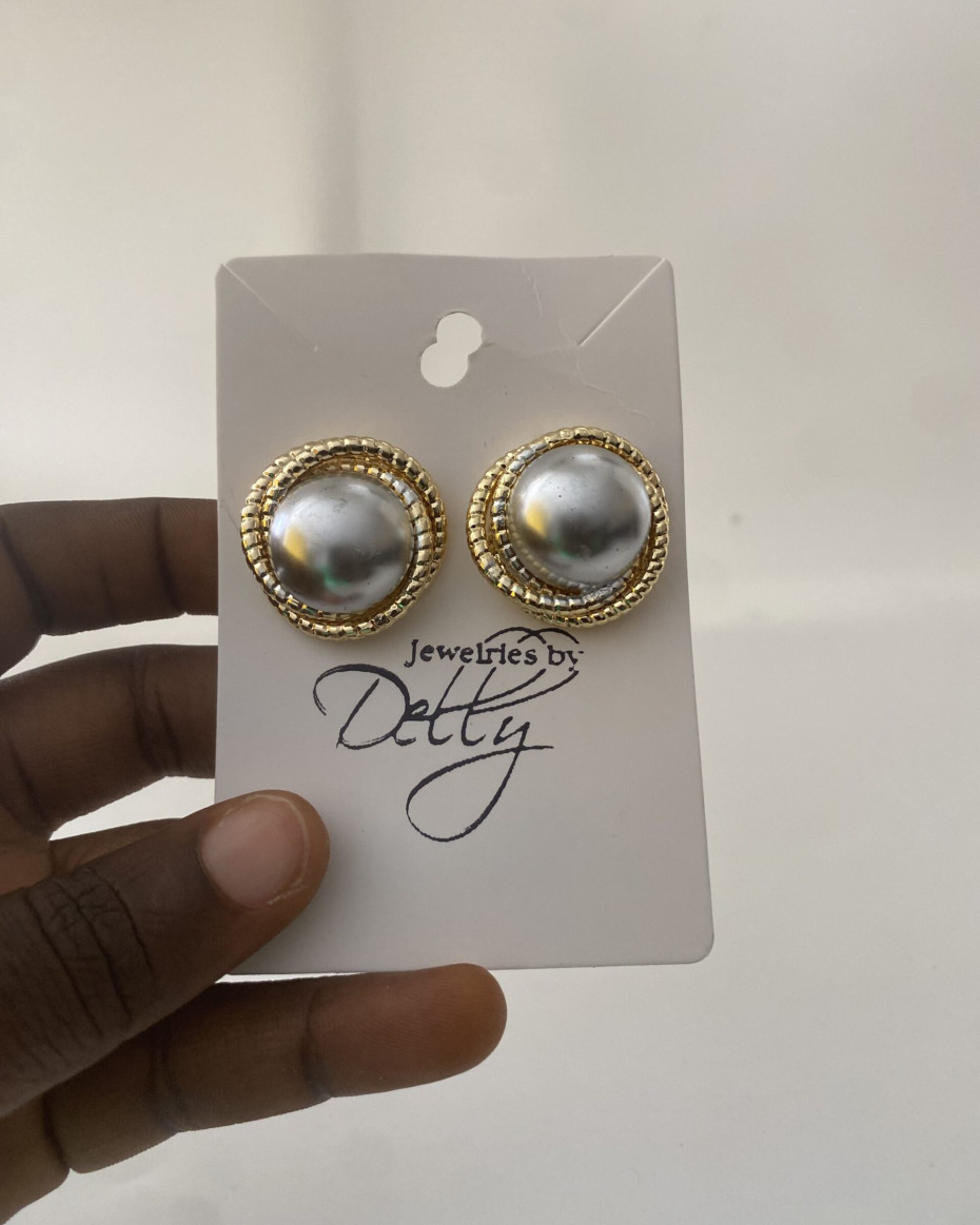 PEARLED UGANDA EARRING