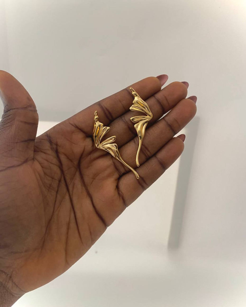 STATEMENT EARRING