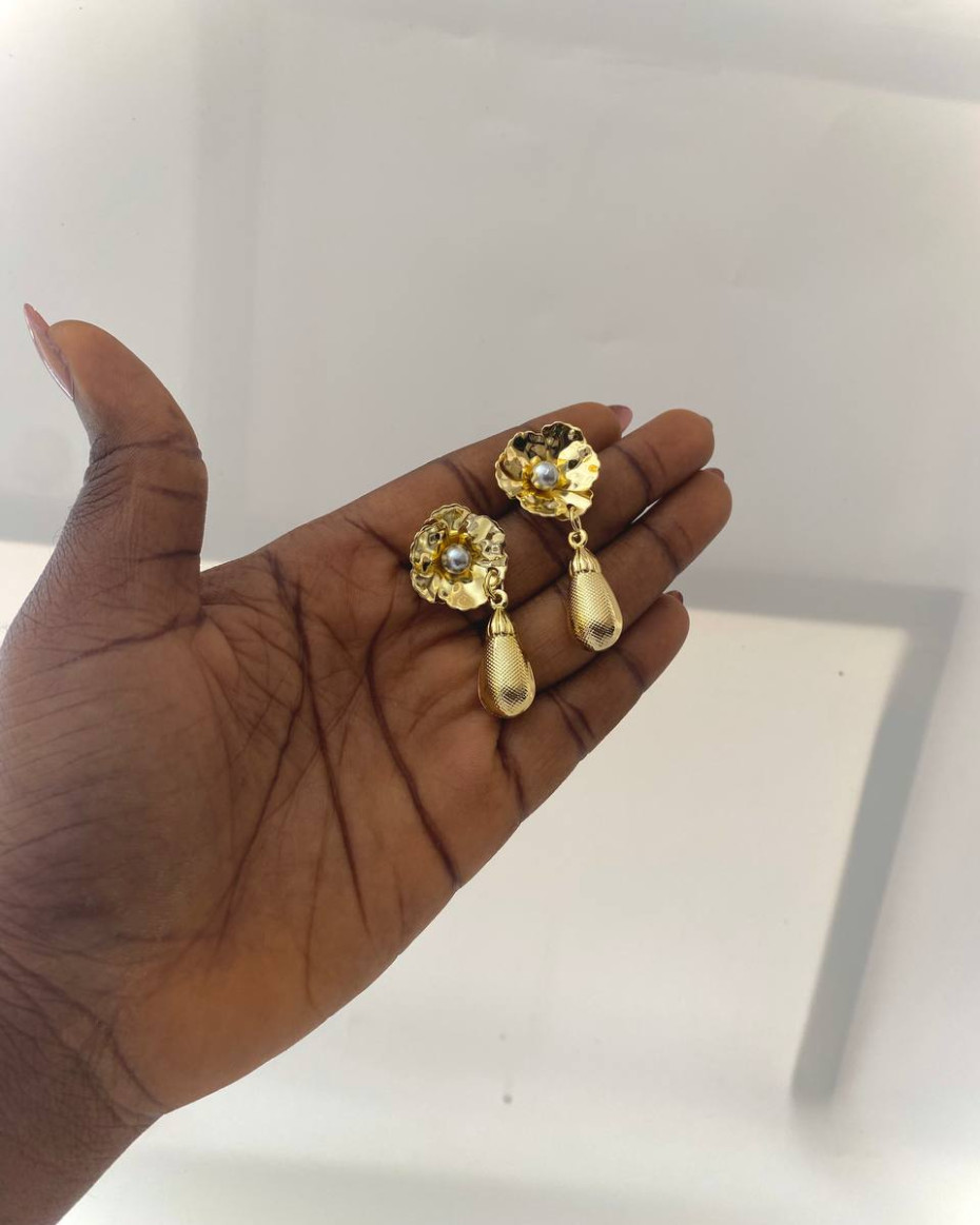 POP EARRING