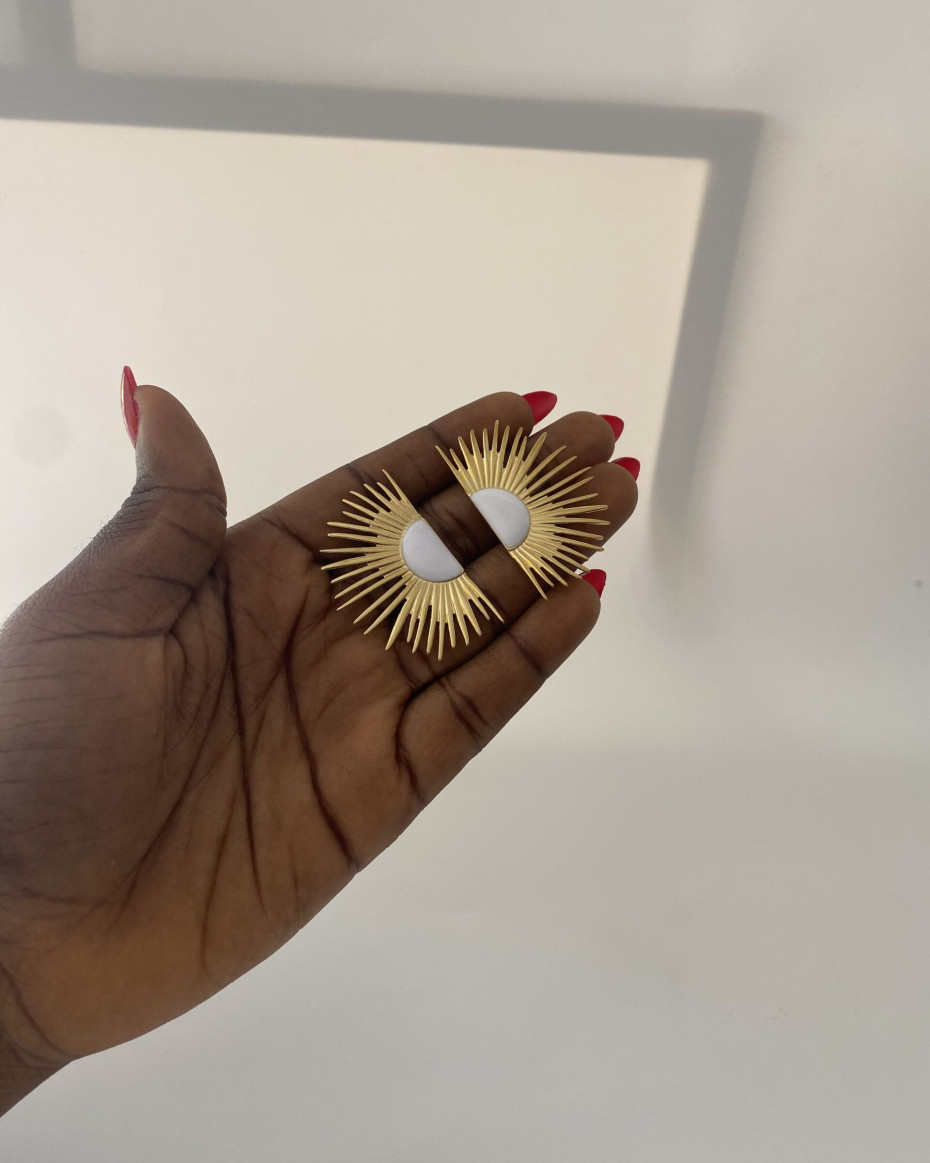 WHITE TOBI EARRING