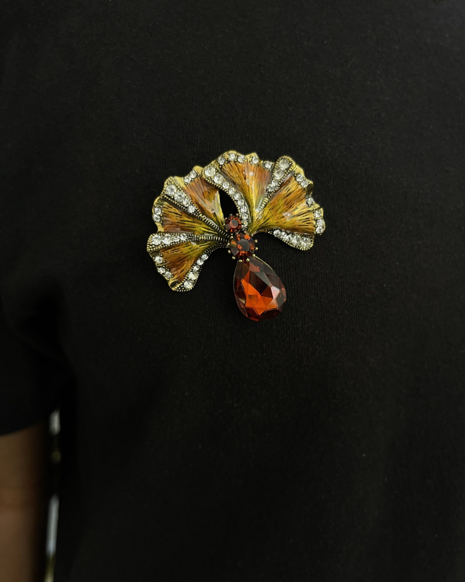 RED FAN BROOCH
