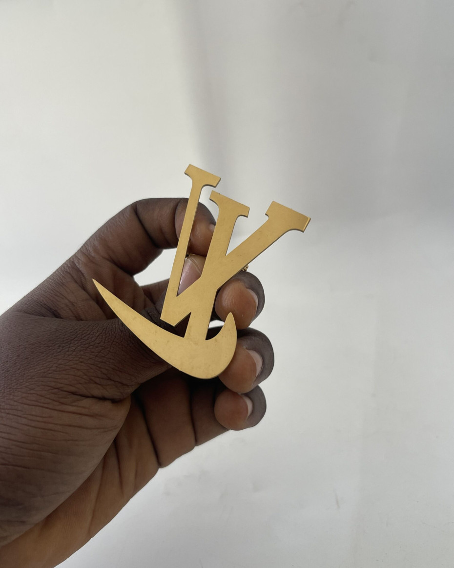 LV BROOCHE