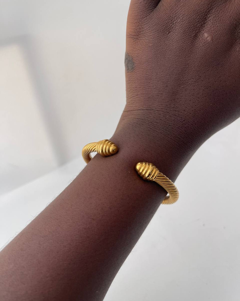GOLD JADE BANGLE