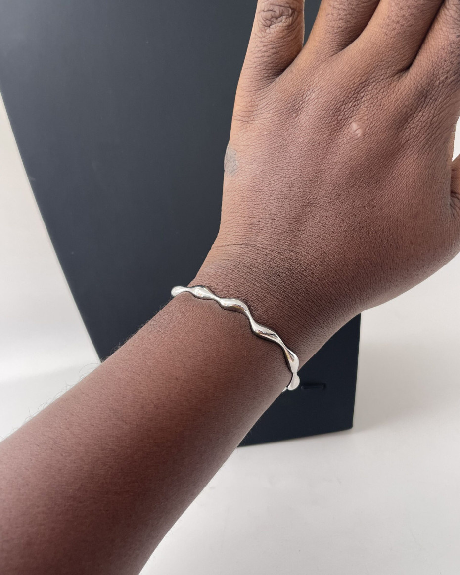 SLIM WAVE BANGLE SLIVER