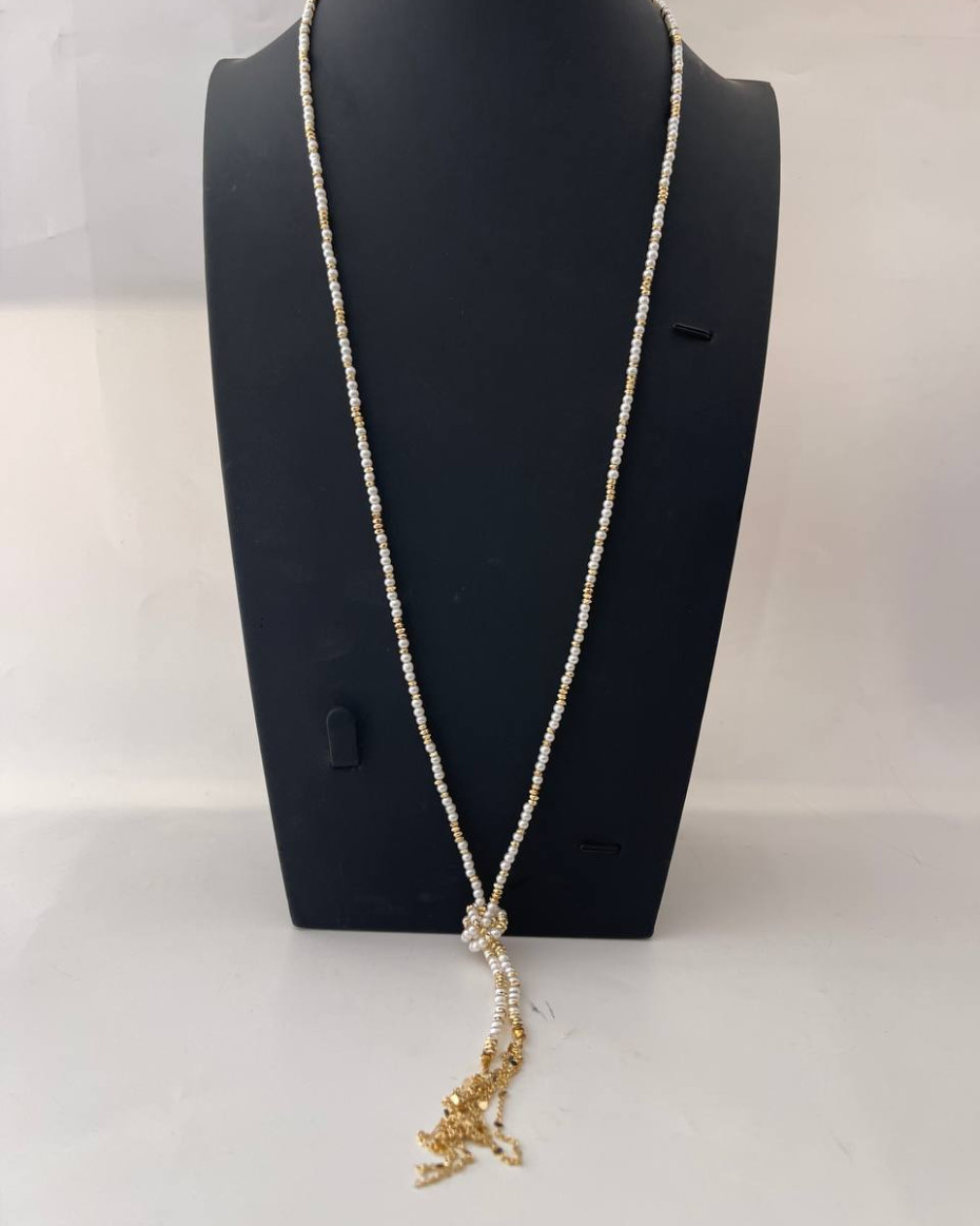 WHITE AND GOLD SHIRT NECKLACE