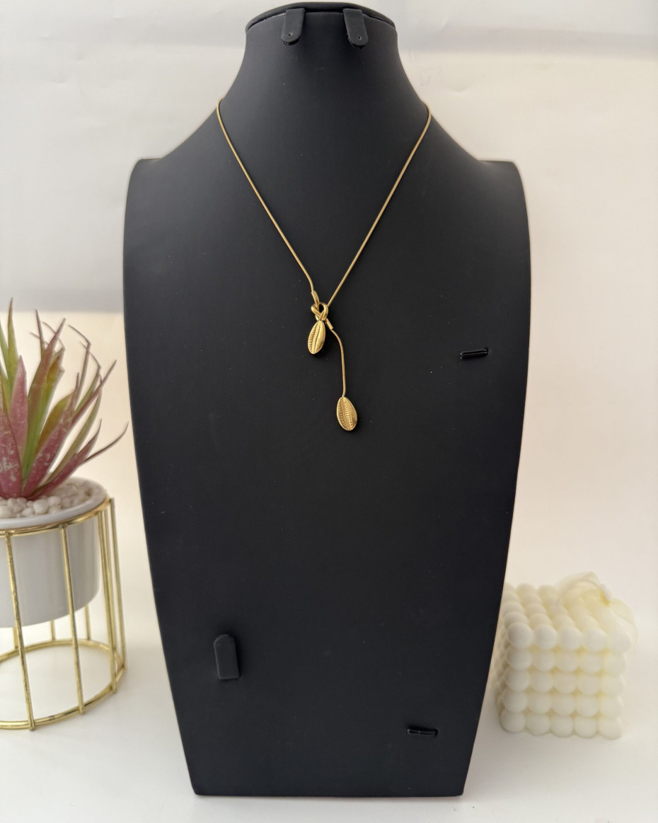 COWRIES KNOT NECKLACE