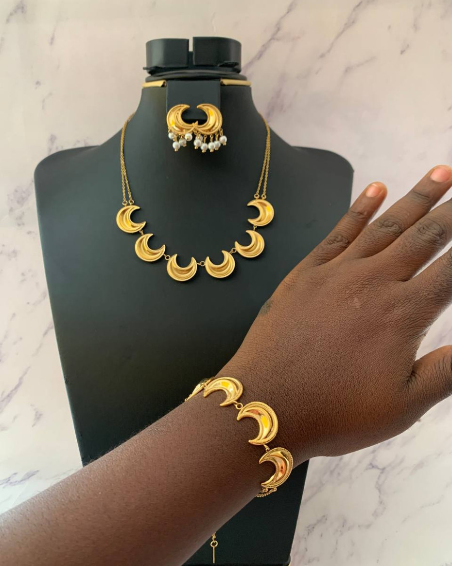 CRESCENT NECKLACE