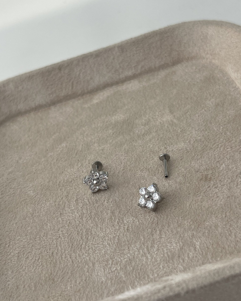 FLAT BACK EARRINGS 01