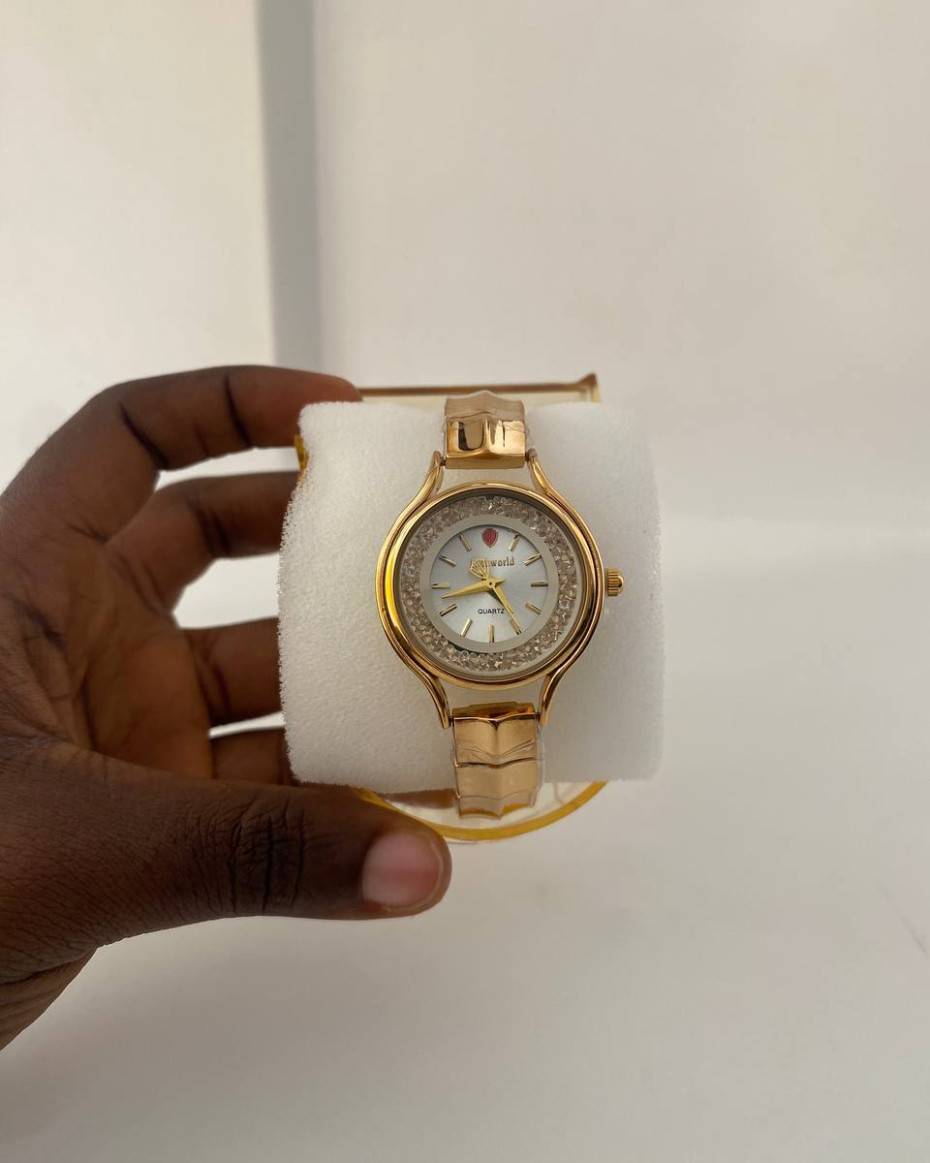 WRISTWATCH 106