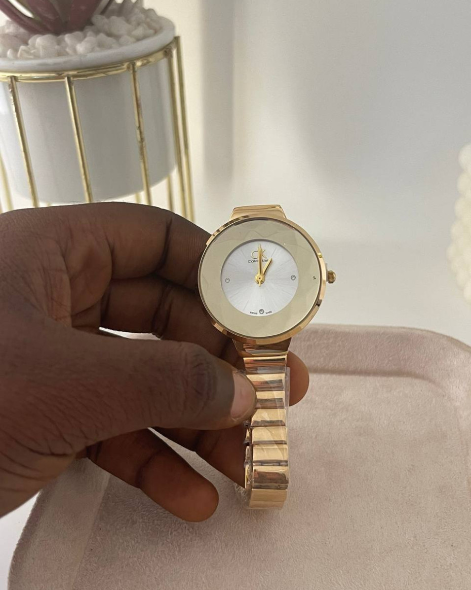 ROUND SILVER FACE WATCH