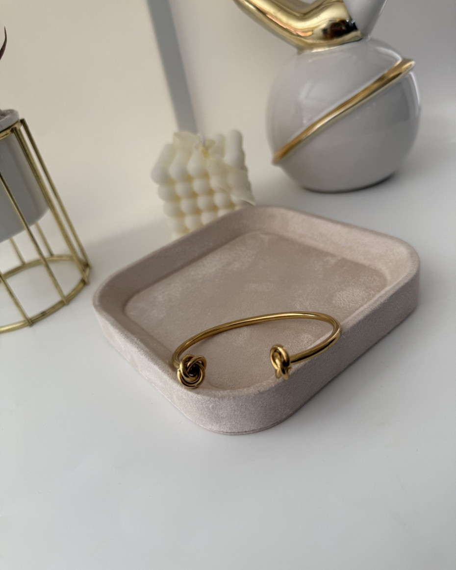 AMI KNOT BANGLE 1