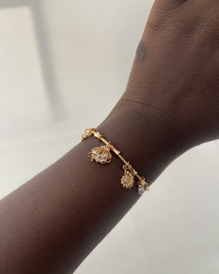 SHELL CHARM BRACELET