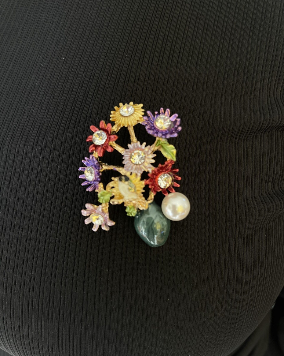 MULTI STONE VASE BROOCH