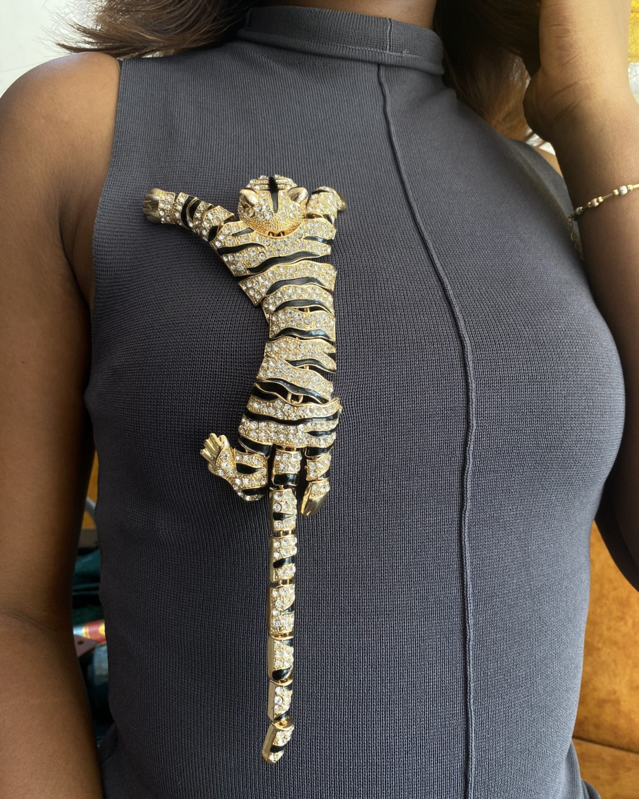 TIGER GAINT GOLD BROOCH