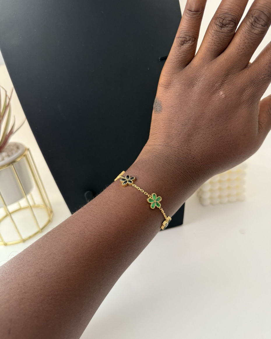 BLACK GREEN PETAL CLOVE BRACLET