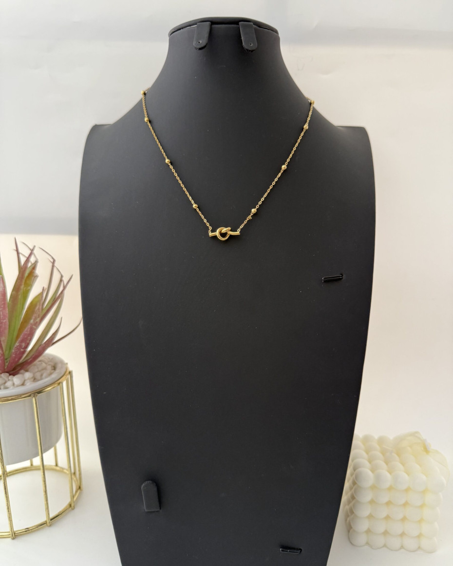 MINIMALIST KNOT NECKLACE