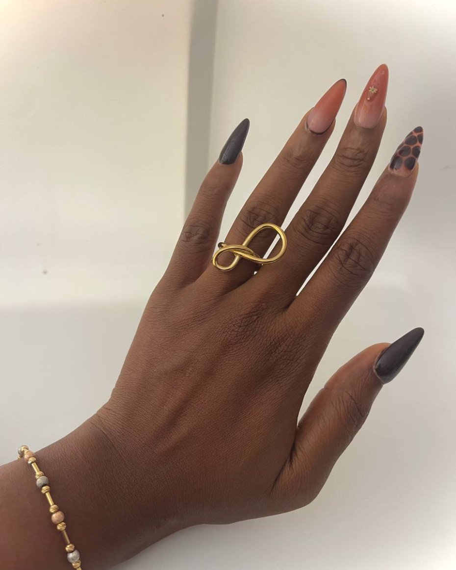 TWISTED BOW RING SIZE 10