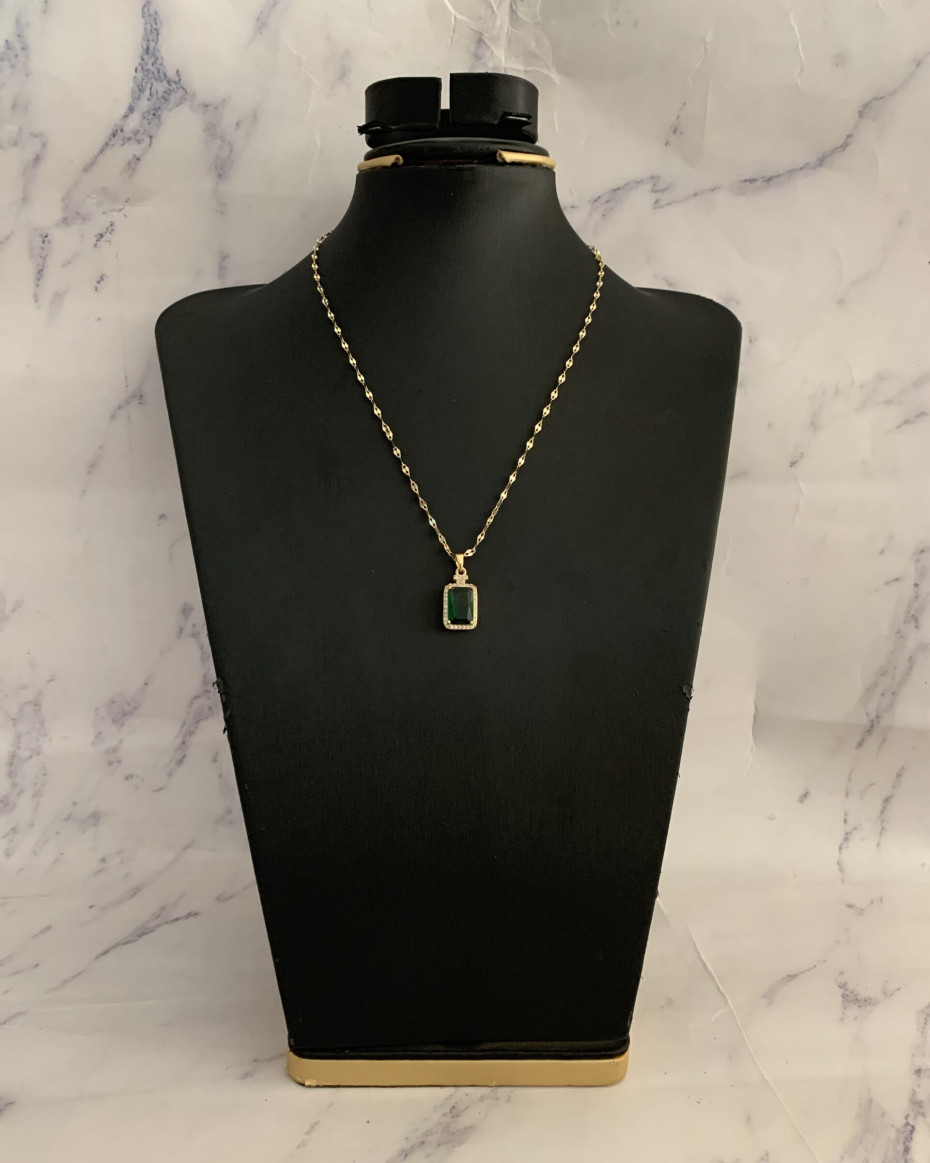 GREEN STONE NECKLACE
